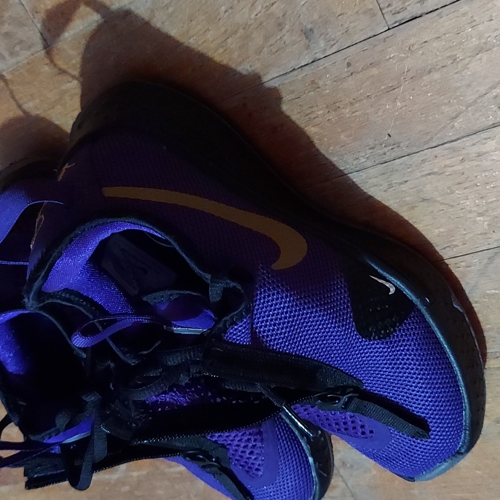 Nike - Picture 4 of 4